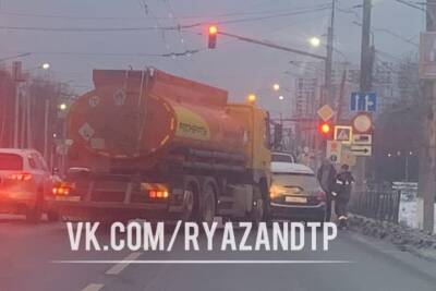 В ДТП с бензовозом на Московском шоссе в Рязани никто не пострадал