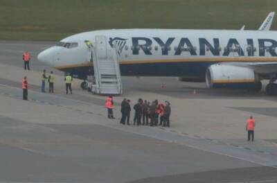 Прокуратура Польши отрицает возможность взрыва на борту севшего в Минске лайнера Ryanair