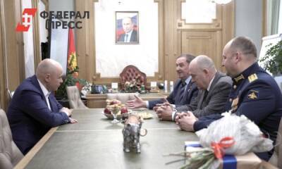 Губернатор Игорь Артамонов встретился с Героями Отечества