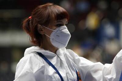 Японские ученые создали маску, которая светится от коронавируса
