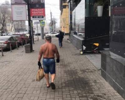 Одет не по погоде: в Ростове полуголый мужчина шокировал горожан