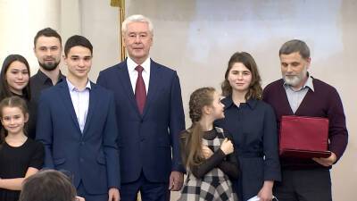 Собянин вручил госнаграды заслуженным москвичам