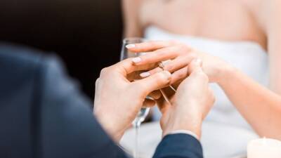 Больше ста петербургских пар отметят свадьбы в «зеркальную» дату — 22.02.2022