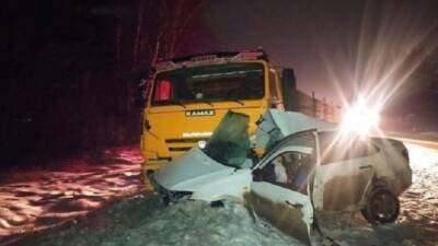 Водитель «Лады» погиб в ДТП с грузовиком в Удмуртии