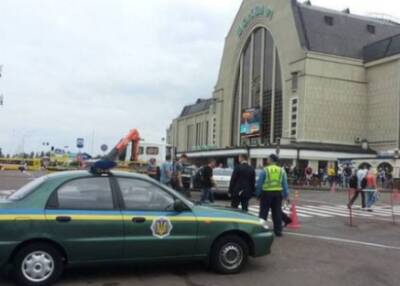 В Киеве заминировали семь торговых центров и вокзал. ВИДЕО