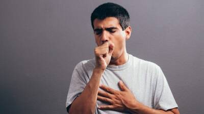 Ученые назвали кашель самым частым симптомом рака легких
