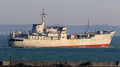 В ФСБ заявили, что украинский корабль движется в сторону Керченского пролива
