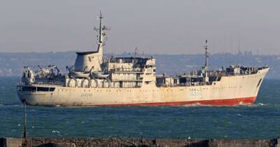 У входа в Керченский пролив образовалась "пробка", корабль "Донбасс" лег на обратный курс