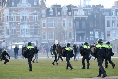 Полиция задержала свыше 30 участников акции протеста в Амстердаме
