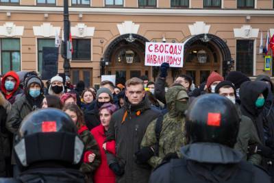 Около 30 волгоградцев оштрафовали за участие в незаконном митинге