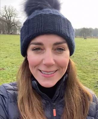 В шапочке с помпоном: Кейт Миддлтон сняла первое в истории «королевское селфи»