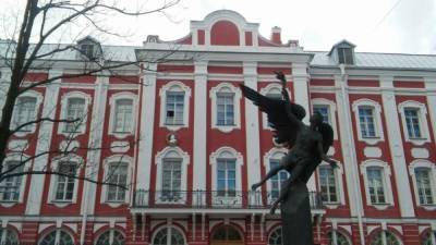 Больше половины молодежи Петербурга получает высшее образование