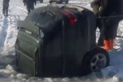 В Хабаровском крае под лёд провалилась очередная машина