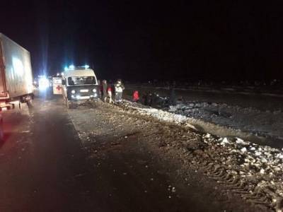 В Башкирии в лобовом столкновении легковушки и грузовика погибли двое молодых парней