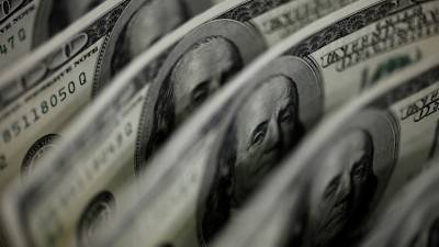 В США указали на возможные негативные последствия американских санкций для доллара