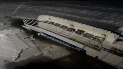 Пассажирский теплоход затонул в Ленобласти — видео