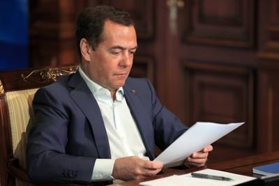 Twitter предложил знакомому Медведева подписаться на Навального