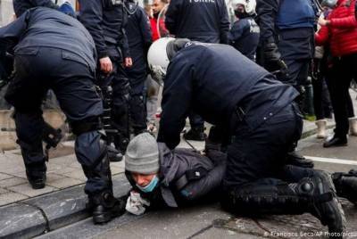 В странах ЕС прошли массовые протесты против карантинных ограничений