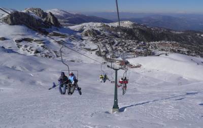 Лыжи и море: на горном курорте возле Анталии начался сезон катания
