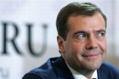 Медведев назвал возможным отключение России от Интернета