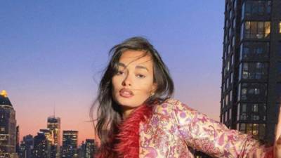 Бразильская красотка из Victoria's Secret в кружевном корсете устроила "пожар" на камеру: пикантные фото