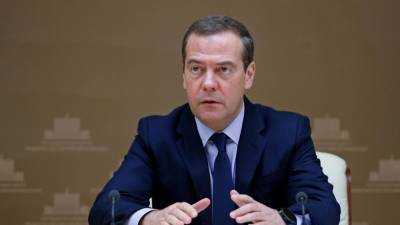 Медведев заявил, что общение в социальных сетях должно быть вежливым