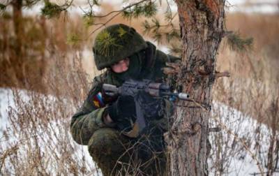 На Донбассе боевики девять раз открывали огонь, стреляли из тяжелых минометов