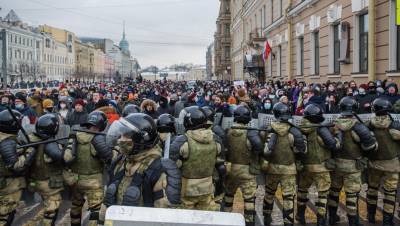 В петербургской полиции опровергли применение газа на несогласованной акции