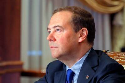 Медведев сделал прививку от коронавируса