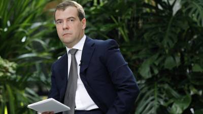Медведев призвал администрацию и пользователей соцсетей к вежливости