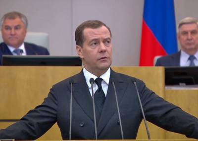 Медведев пока не хочет быть пожизненным сенатором – слишком молод для этого