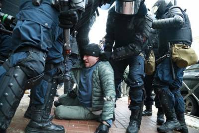 Суды Петербурга арестовали 48 участников несогласованной воскресной акции