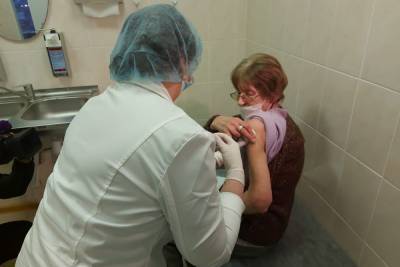 Петербуржцам рассказали о четырех способах записи на вакцинацию от COVID-19