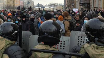 В Петербурге суды арестовали около 50 участников незаконной акции