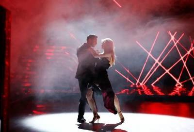 Пары Лазарева и Шпицы разделили первое место в новом выпуске "Танцев со звездами"