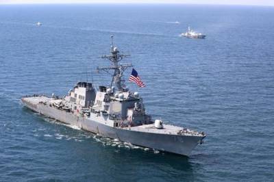 Российские истребители и бомбардировщики провели условный налет на эсминец США «Портер» в Черном море