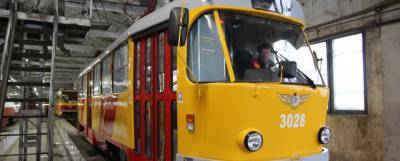 В Барнауле выпустили на линию капитально отремонтированный трамвай