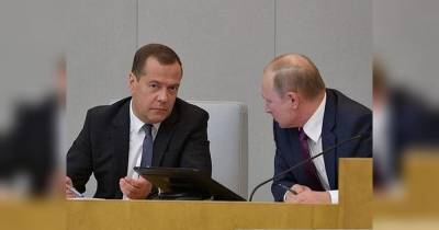 «Ой, назвал фамилию...» Медведев внезапно нарушил «закон» Путина по Навальному