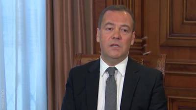 Медведев назвал протесты BLM попыткой расшатать США изнутри