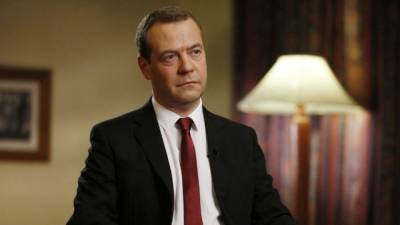 Медведев признался, что стал меньше общаться с друзьями