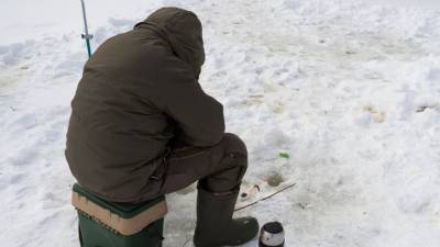 На Сахалине откололась льдина, на которой оказались 40 рыбаков