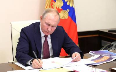 Владимир Путин поручил рассмотреть вопрос о создании российского аналога ЕСПЧ