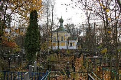 Церковный служащий впал в кому в храме при кладбище в Гатчине