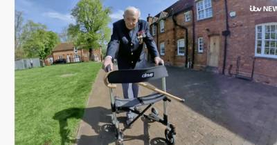 100-летний ветеран Том Мур, собравший миллионы для врачей, госпитализирован с коронавирусом