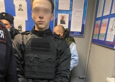В Петербурге задержали подростка в форме силовика