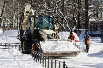 26 тысяч кубометров снега вывезли с петербургских улиц за неделю