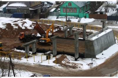 В Тверской области продолжают строить путепровод через железную дорогу