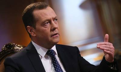 Дмитрий Медведев посетовал на алгоритмы Twitter, которые предлагают подписаться на Алексея Навального