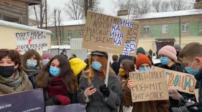 В Киеве протестуют против отмены нового украинского правописания