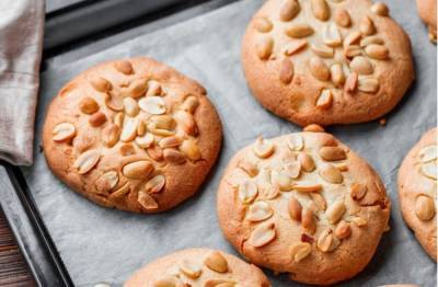Как приготовить печенье с арахисом: простой рецепт от Евгения Клопотенко
